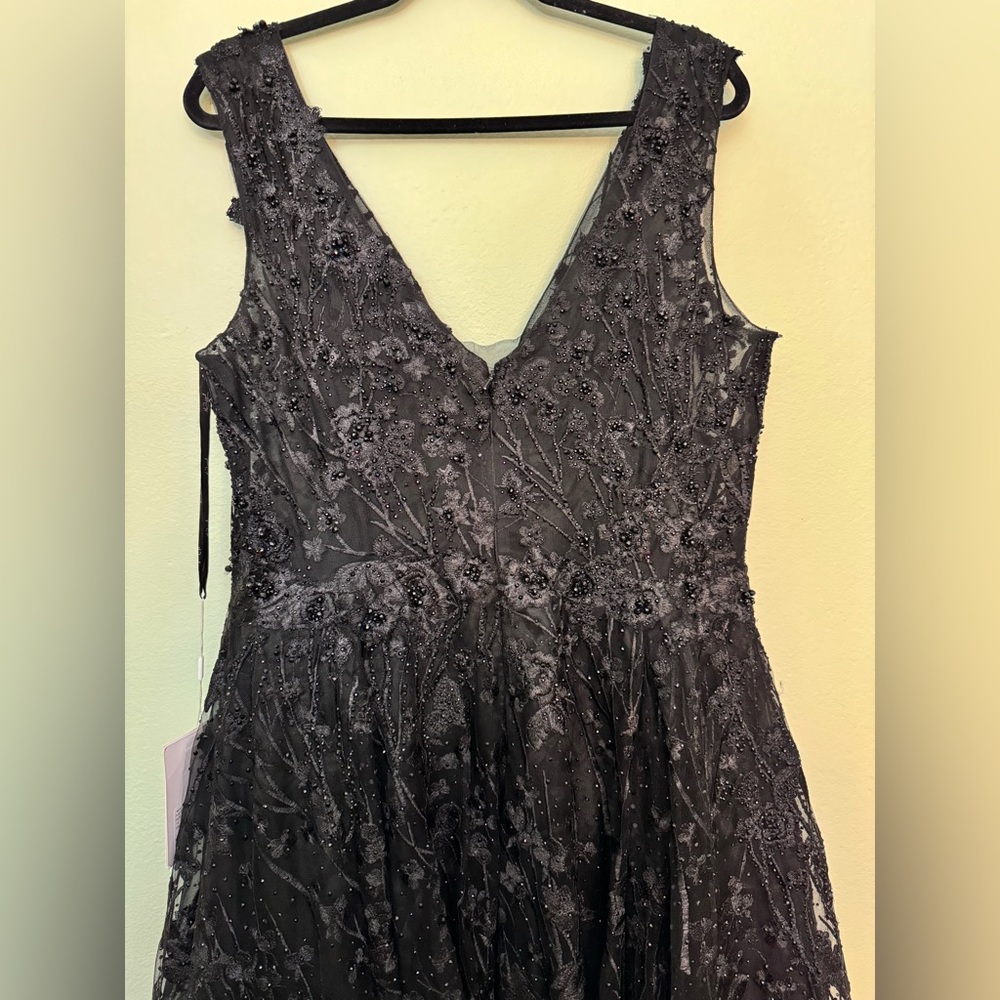 MAC DUGGAL Black Floral Embroidered Illusion V-Neck Gown 14 - Picture 10 of 14